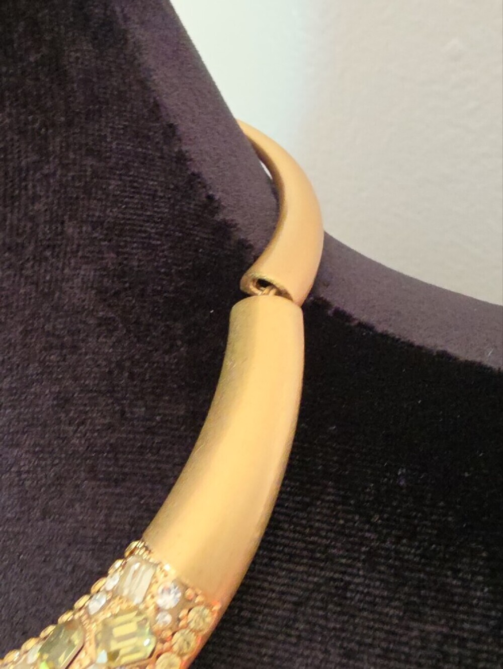 Gold Crystal Collar Necklace - Women Jewelry - Picture 6 of 8